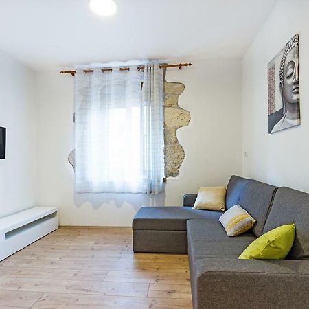 Cozy Apartment 10 Min From The Beach Pula Extérieur photo