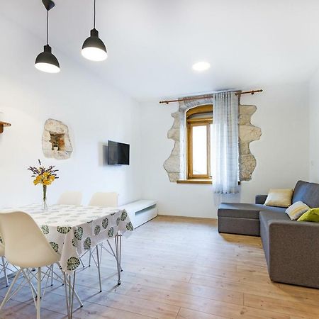 Cozy Apartment 10 Min From The Beach Pula Extérieur photo