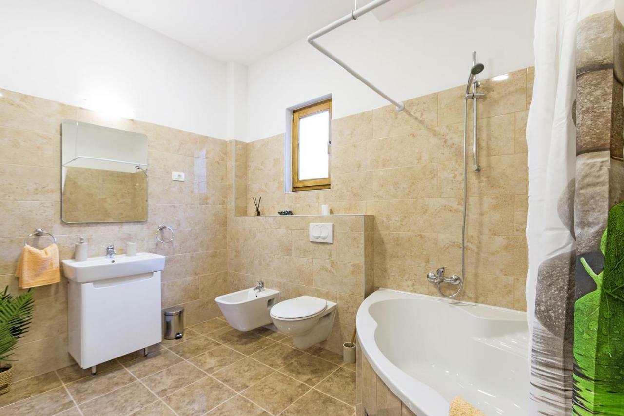 Cozy Apartment 10 Min From The Beach Pula Extérieur photo