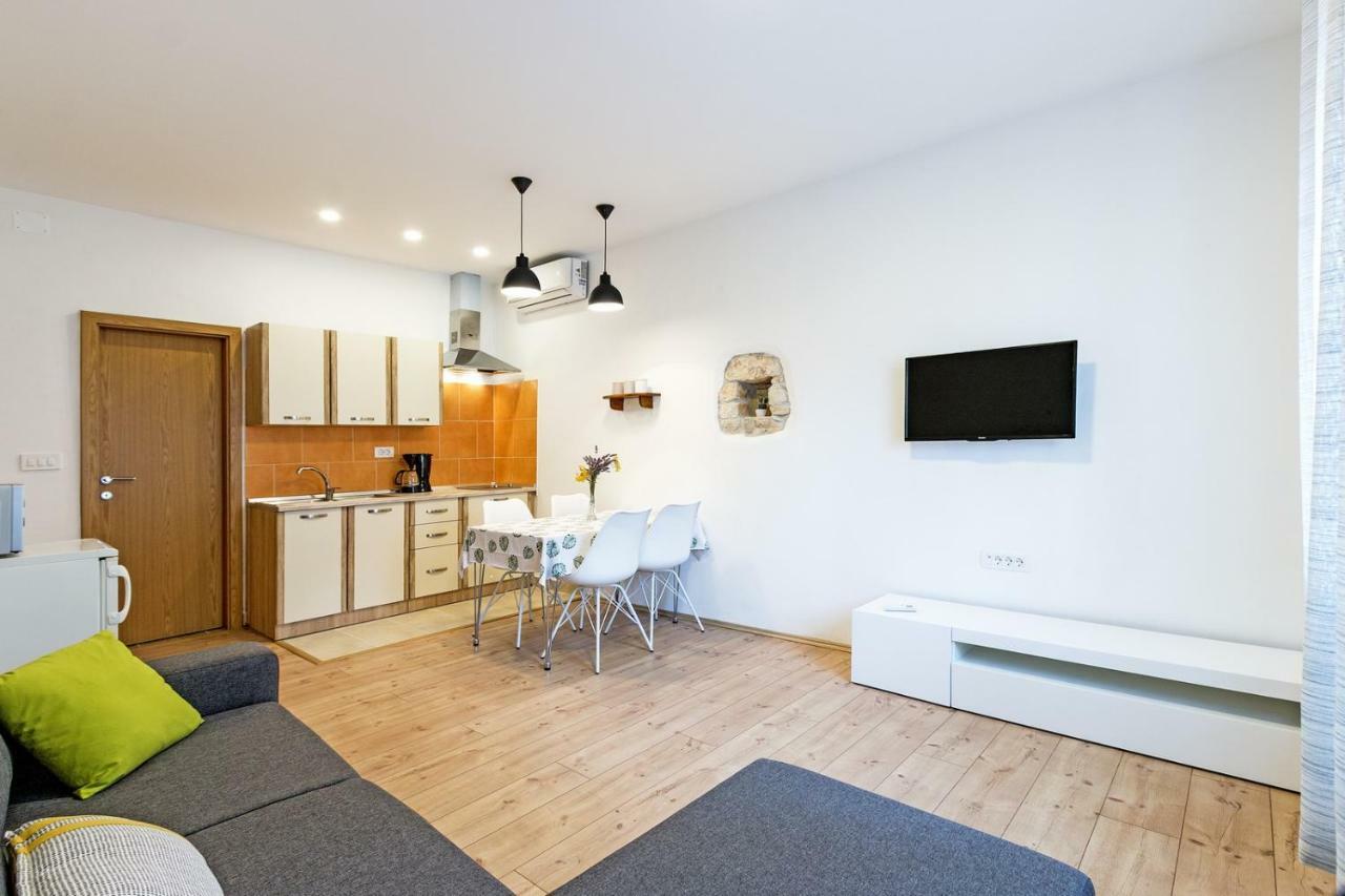 Cozy Apartment 10 Min From The Beach Pula Extérieur photo